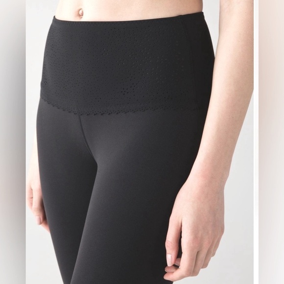 *Rare* Lululemon Free Spirit Legging with Laser Cut Detail on Waistband Sz 4 - Picture 1 of 12